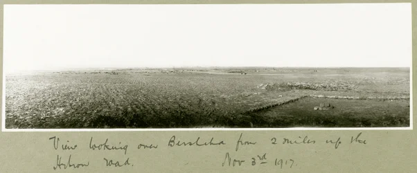 Vista su Beersheba da due miglia su Hebron Road, 3 novembre 1917