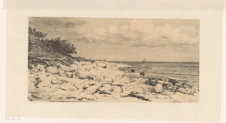 Spiaggia con ciottoli, al mare