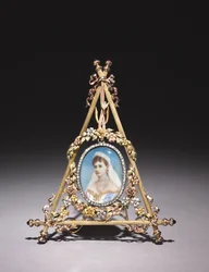 Cornice triangolare con ritratto della zarina Alexandra Feodorovna, 1896-1908