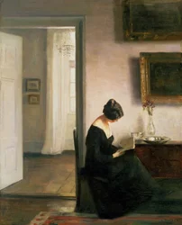 Donna che legge in un interno