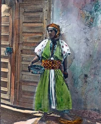 Marocco, ragazza Kabyle del gruppo etnico berbero, data immagine: circa 1910. Archivio Carl Simon