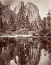 Vista a specchio delle rocce della cattedrale, Yosemite, ca. 1872, stampato ca. 1876