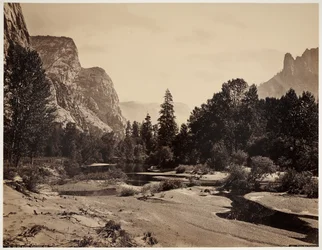 Valle di Yosemite dal piede di El Capitan