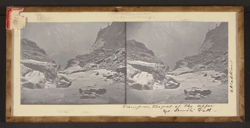 Vista dal piede della cascata superiore di Yosemite
