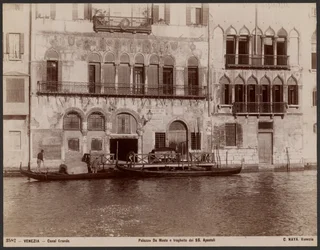Palazzo Da Mosto e il traghetto SS Apostoli
