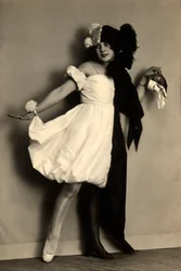 Ritratto di Wanda Wulz vestita in costume