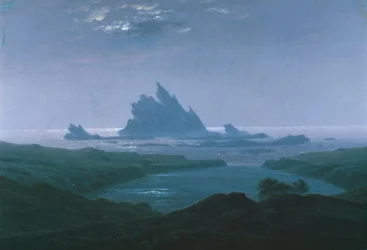 Scogliera rocciosa sulla riva del mare