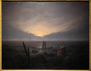 Luna che sorge sul mare