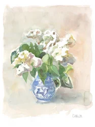 Vaso blu con fiori bianchi delicati