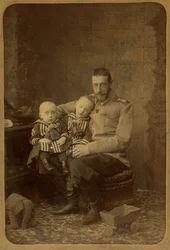 Granduca Costantino Costantinovich di Russia con i figli, Giovanni Costantinovich e Gabriele Costantinovich