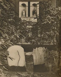 Una vecchia scuola di carità per ragazzi e ragazze a Wapping, c.1935