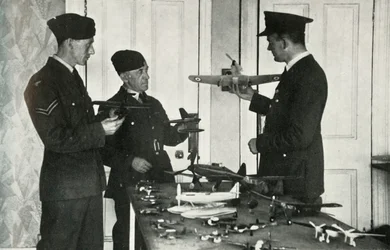 Personale della RAF che impara a identificare gli aerei durante la Seconda Guerra Mondiale, 1941