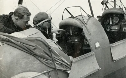 Pilota della RAF che impara a volare durante la Seconda Guerra Mondiale, 1941