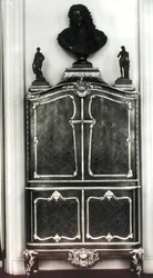 Cabinet con un busto di Luigi d