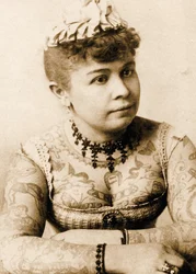 Ritratto di Annie Howard la donna tatuata