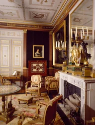 Il salone dei visitatori e ritratto a sinistra della Regina Ortensia, Château de Malmaison a Rueil-Malmaison
