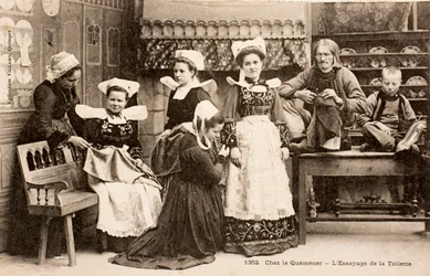 Vecchia cartolina, Famiglia bretone, Bretagna, Francia