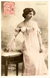 Vecchia cartolina di M de Villers, attrice, Casino de Paris