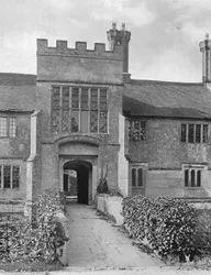 Attraverso il Fossato