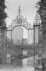 Ingresso al giardino del caseificio