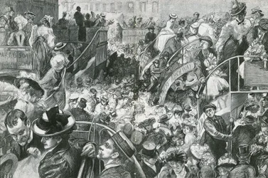 Una popolare località cockney: la folla ai piedi di Highgate Hill durante il Bank Holiday