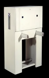Charles Rennie Mackintosh; segretario una sedia