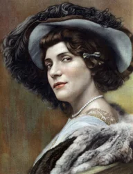 Comica francese Eve Lavalliere (1866-1929) come Miquette nella commedia "Miquette et sa mere" di Robert de Flers, foto di Cheri Rousseau dal giornale francese "Le Theatre" 11 dicembre