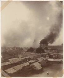 Un grande incendio alla porta principale di Pechino