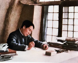 Mao che scrive la sua opera 