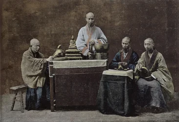 Un gruppo di bonzi cinesi; inciso e stampato da Gilot; 1896