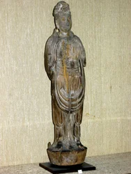 Kouan-yin, bodhisattva della compassione, Dinastia Song (960-1276) (legno dipinto)
