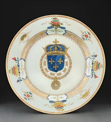 Grande piatto araldico con le armi del Re di Francia, c.1730