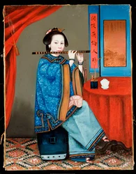 Ritratto di una dama di corte seduta, in una veste blu, che suona il flauto, con una pipa e una tazza di tè su un tavolo accanto a lei, fine XIX secolo