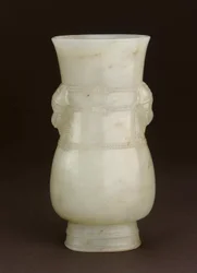 Vaso con anse a forma di elefante, c. XII-XIV secolo