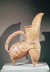 Brocca tripode Kuei in ceramica bianca, da Weifang, Shandong, III-II millennio a.C.