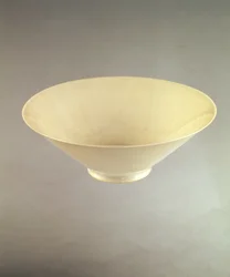 Coppa di vino Yung lo dai forni di Ching-te-Chen, c.1403-25