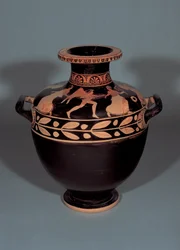Hydria a figure rosse attica raffigurante Borea che insegue Oreithyia, 440-430 a.C.