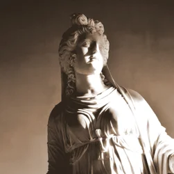 Elegante scultura in marmo