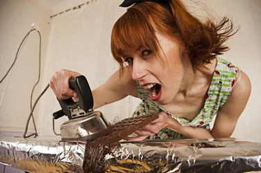 Ferro da stiro al cioccolato arrabbiato