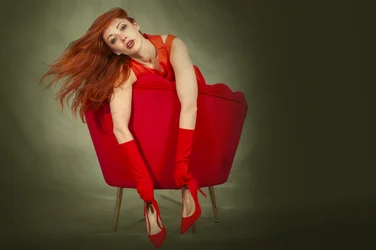 Ritratto rosso affascinante