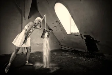 La ballerina surreale della soffitta