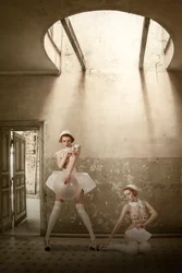 Infermieri da balletto surreali