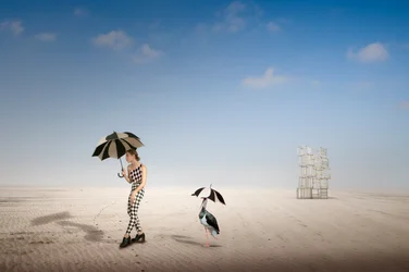Una passeggiata surreale nel deserto