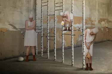 Tre figure surreali