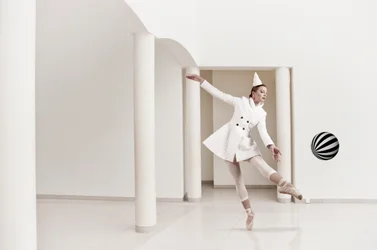 La danza stravagante della ballerina