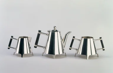 Set da tè pomeridiano, realizzato da James Dixon & Sons, Sheffield, progettato c.1881