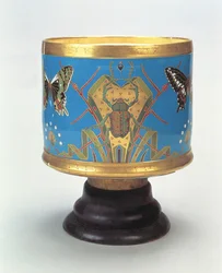 Jardinière decorata a imitazione del cloisonné con coleotteri e farfalle, Minton & Co., 1867