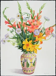 Fiori arancioni e blu in un vaso marocchino