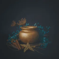 Fascino rustico di un vaso dorato