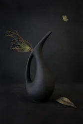 Vaso nero minimalista